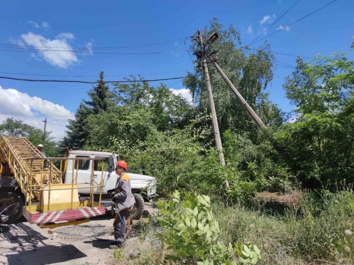 Electricity restored to 12,000 families: DTEK Donetsk Grids continues to repair the grids after shelling