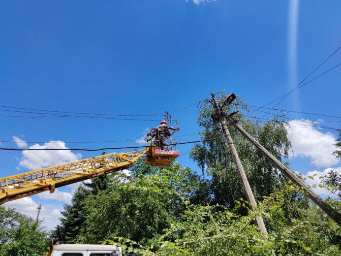 DTEK Donetsk Grids managed to restore power to more than 20,000 families over the course of two days