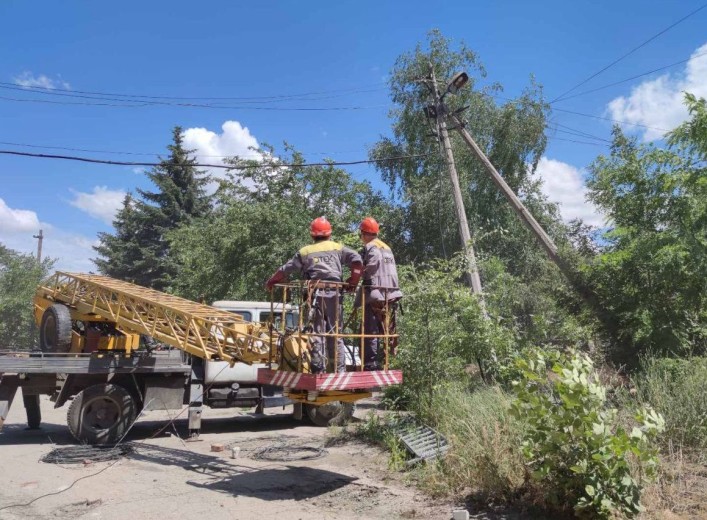 Electricity restored to almost 76,000 families: DTEK Donetsk Grids repaired a number of grids damages after shelling