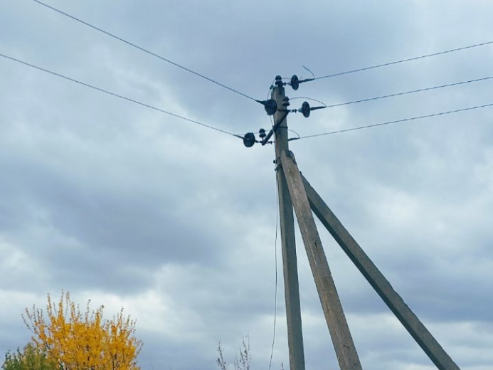 ДТЕК Дніпровські електромережі повернув світло понад 10 тисячам родин після обстрілів