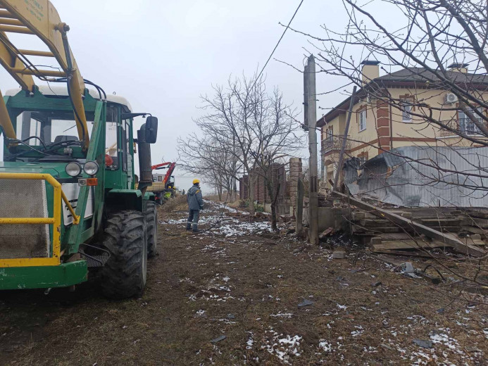 Energy workers of the DTEK Kyiv Regional Grids restored power supply to almost 3,000 families in the Kyiv region in February