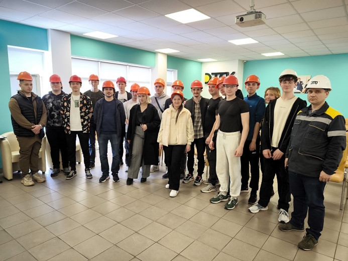 Студенти КПІ ознайомилися з обладнанням діючої високовольтної підстанції ДТЕК Київські електромережі