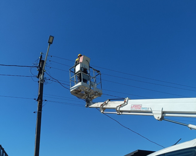 Over the course of the day, energy workers of DTEK Kyiv Regional Grids restored power supply to more than 600 families in the Kyiv region after enemy drone attacks