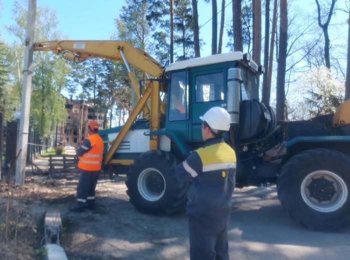 DTEK Kyiv Regional Grids continues to restore electricity after shelling: energy workers restored power supply to more than a thousand families in April