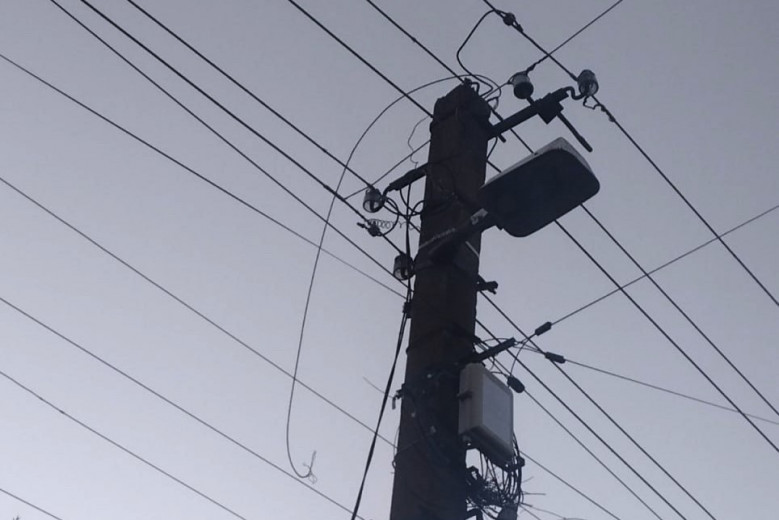 Енергетики ДТЕК Дніпровські електромережі відновили світло для 1,5 тисячі родин за добу