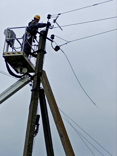 Енергетики ДТЕК Одеські електромережі усунули наслідки негоди та повернули світло для понад 5 тисяч родин