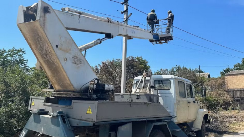 DTEK Dnipro Grids energy workers restored electricity after shelling to 18,000 homes over the course of the week