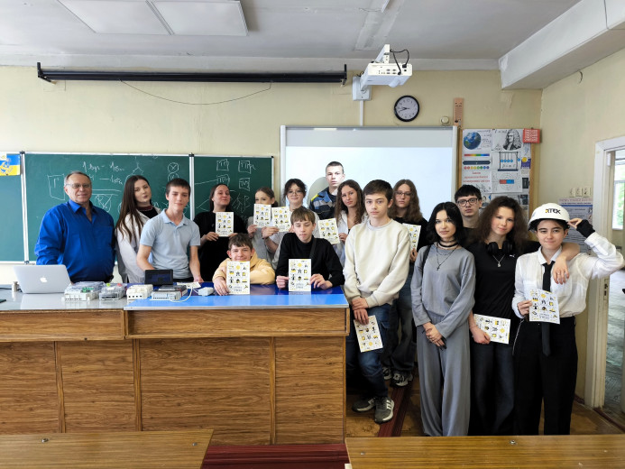 Енергетики ДТЕК Київські електромережі провели урок фізики для учнів столичної школи
