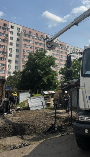 Energy workers of DTEK Kyiv Regional Grids restored electricity to almost 2,000 families over the course of the day