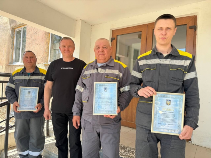 Energy workers of DTEK Odesa Grids were awarded with certificates of gratitude of the Ministry of Energy of Ukraine for restoring electricity in Kherson