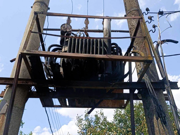 За добу енергетики ДТЕК Дніпровські електромережі заживили 1,8 тисячі осель після обстрілів