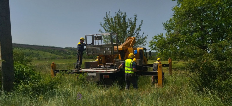 Light despite shelling: energy workers restored electricity to 11,400 families yesterday