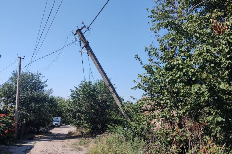 Енергетики ДТЕК Дніпровські електромережі повернули світло до 13 тисяч осель, знеструмлених через обстріли