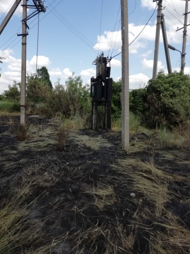 Зі світлом ще 4 населених пункти: ДТЕК Донецькі електромережі продовжує ремонти після обстрілів