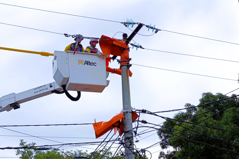 Almost 24,000 repairs in the distribution grids are conducted without power shutdowns in the Dnipropetrovsk region