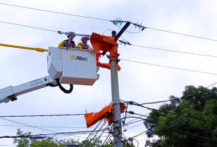 На Дніпропетровщині майже 24 тисячі ремонтів у розподільчих мережах виконуються без відключення світла
