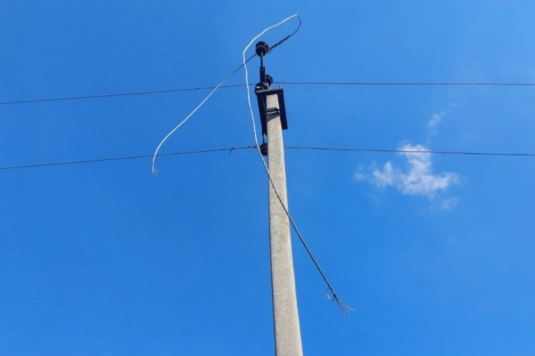 Енергетики ДТЕК Дніпровські електромережі повернули світло ще до 15 тисяч осель, знеструмлених через обстріли