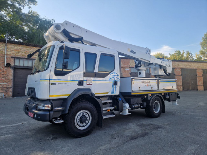 ДТЕК Київські регіональні електромережі отримав сучасні автовишки і спорядження для робіт без відключення світла