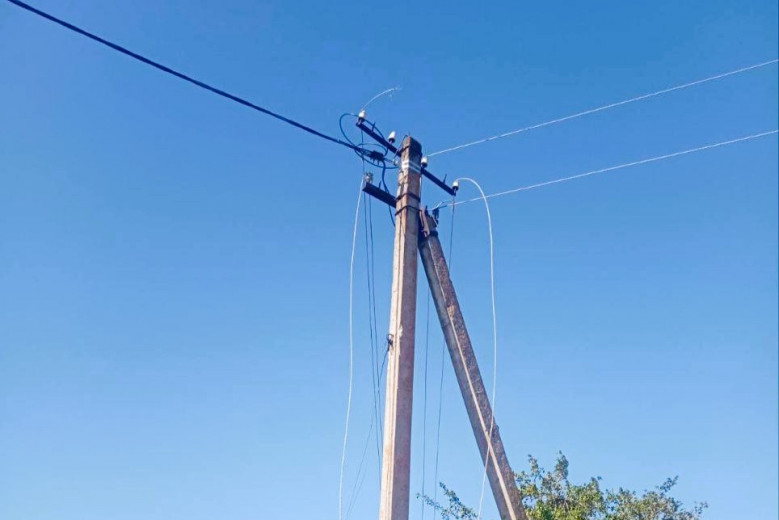 Енергетики ДТЕК Дніпровські електромережі відновили світло у 8 населених пунктах, що постраждали від обстрілів