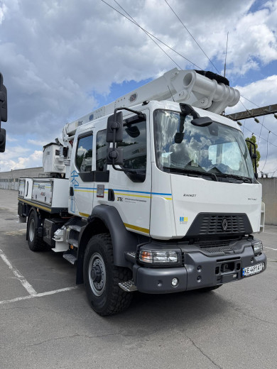 DTEK Dnipro Grids received advanced truck-mounted aerial platforms and equipment for live line works