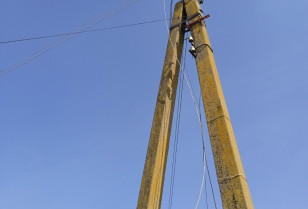 Зі світлом ще понад 2 тисячі осель на Донеччині, постраждалих через обстріли