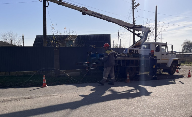 Понад 11 тисяч родин на Київщині знову зі світлом: у вересні енергетики ДТЕК Київські регіональні електромережі відновили електропостачання після ворожих атак