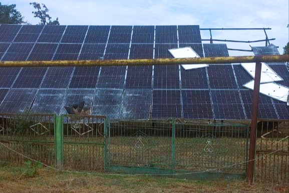 Енергетики ДТЕК Дніпровські електромережі повернули світло до 9,5 тисяч осель, знеструмлених через обстріли