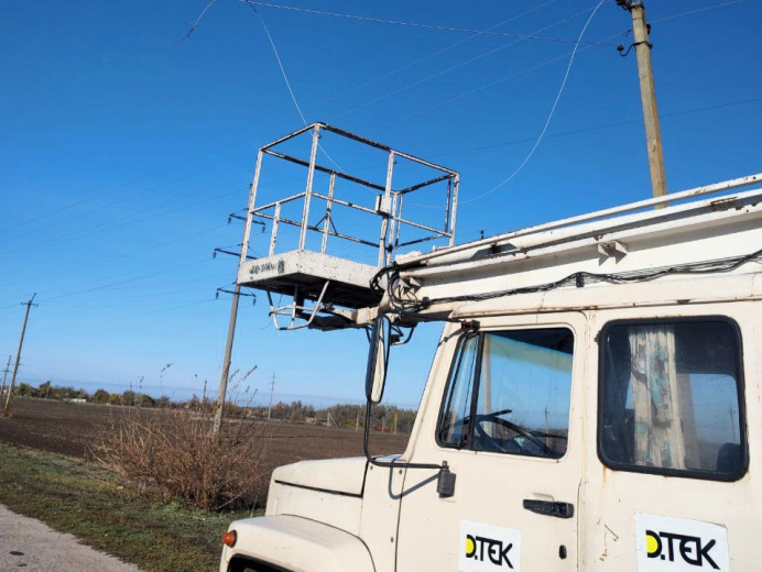Енергетики ДТЕК Дніпровські електромережі відновили світло після обстрілів у 12 населених пунктах регіону