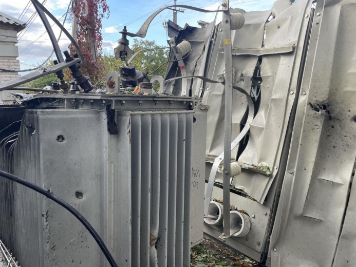 Світло попри обстріли: в жовтні енергетики ДТЕК Дніпровські електромережі відновили електропостачання для 797 тисяч родин