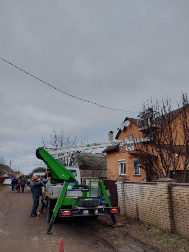 У жовтні енергетики ДТЕК Київські регіональні електромережі відновили світло в майже 70 тисячах домівок після ворожих атак