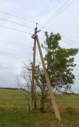 ДТЕК Дніпровські електромережі повернув світло у 58 населених пунктів, що були знеструмлені обстрілами