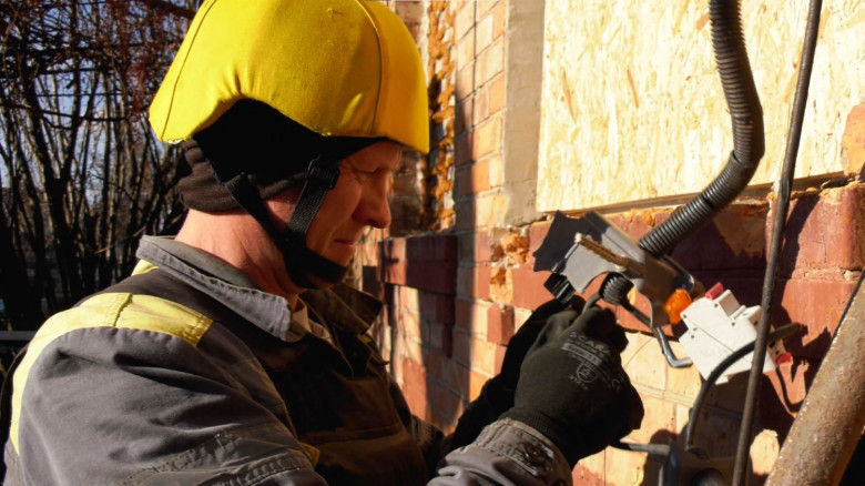 Енергетики ДТЕК Дніпровські електромережі відновили електропостачання у 30 населених пунктах області