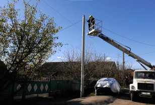Енергетики ДТЕК Дніпровські електромережі повернули світло майже у 12 тисяч осель після атак на енергооб’єкти