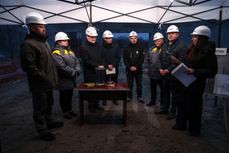 ОСР ДТЕК Мережі разом з Послом Франції в Україні заклали капсулу часу в першій цифровій підстанції