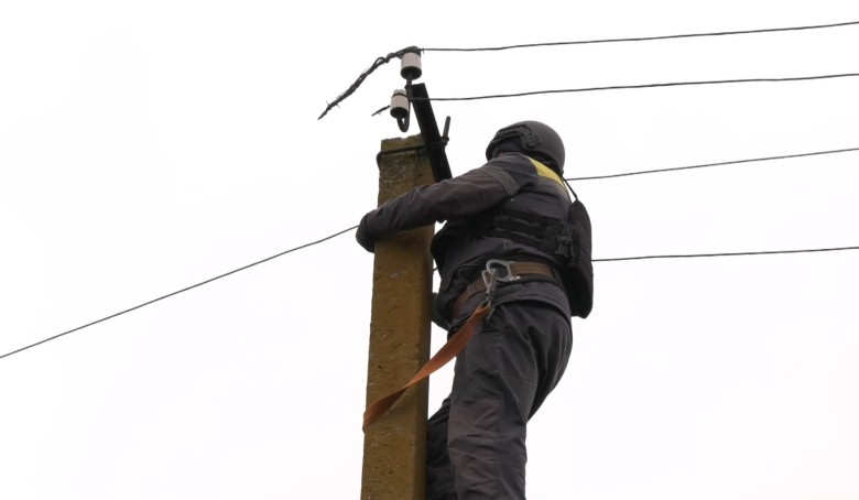За дві доби енергетики ДТЕК Дніпровські електромережі відновили світло для 16,7 тисяч родин регіону