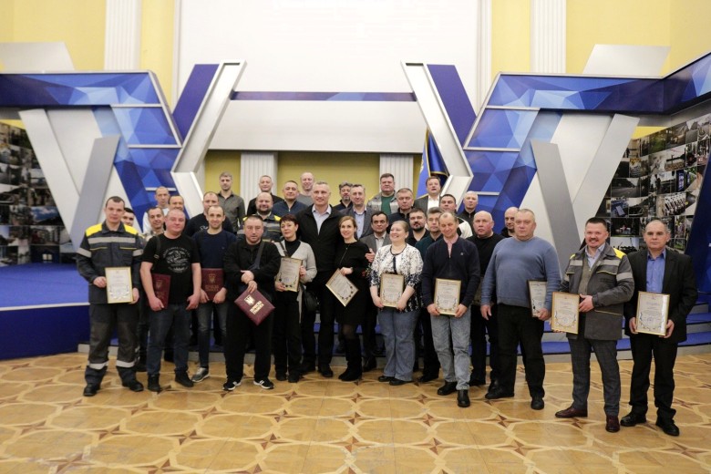 Держава та місто відзначили працівників ДТЕК Київські електромережі до Дня енергетика