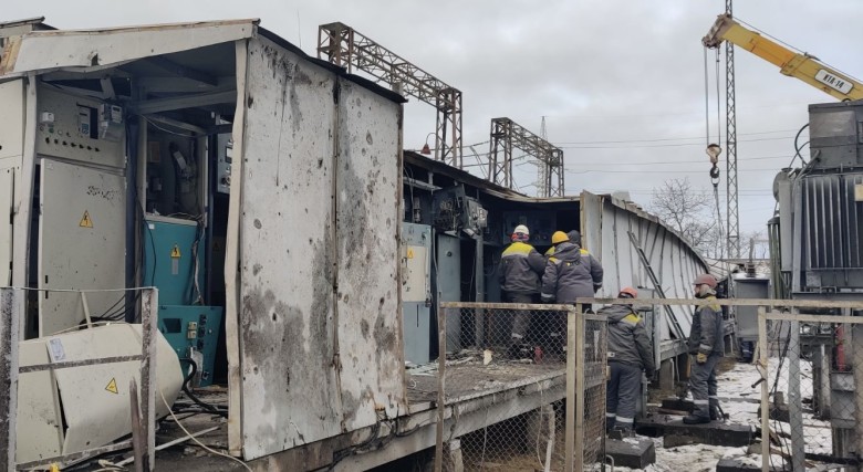 За тиждень енергетики ДТЕК Київські регіональні електромережі повернули світло понад 350 тисячам осель Київщини після обстрілів