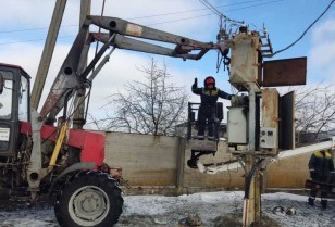 Енергетики ДТЕК Дніпровські електромережі повернули світло понад 50 тисяч осель після атак