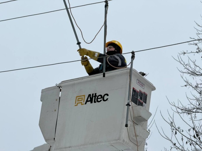 Over the course of the week, energy workers of DTEK Kyiv Regional Grids restored electricity to more than 4,000 families in the Kyiv region