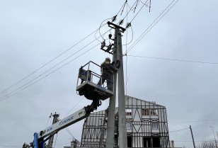 За добу енергетики ДТЕК Київські регіональні електромережі відновили електропостачання для майже 6 тисяч родин Київщини після ворожих атак