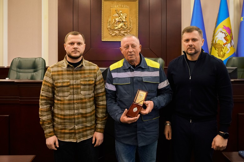 За стійкість і професіоналізм: енергетики ДТЕК Київські регіональні електромережі відзначені нагородами