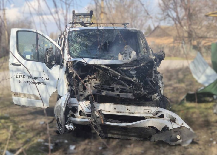 На Дніпропетровщині росіяни знов атакували дронами автомобіль енергетиків ДТЕК Дніпровські електромережі