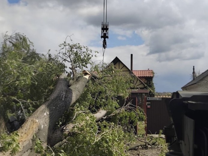 Світло відновлено: після буревію енергетики ДТЕК Дніпровські електромережі повернули електрику у 161 тисячу осель