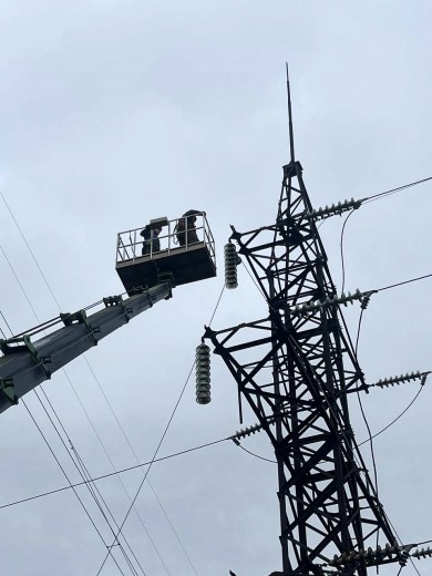 Для майже півтора мільйона осель відновили електрику після обстрілів ОСР ДТЕК Мережі у квітні