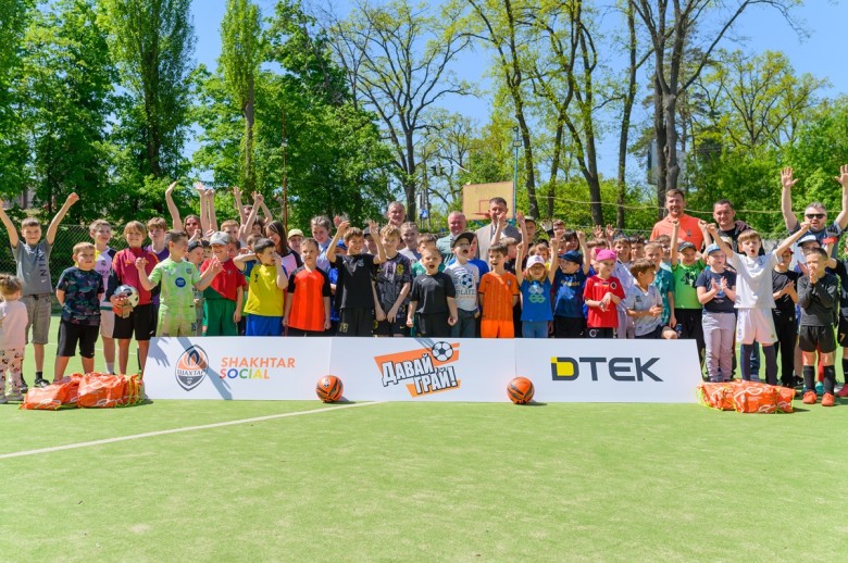 ДТЕК Київські регіональні електромережі та БФ Shakhtar Social відкрили другий футбольний майданчик «Давай, грай!» на Київщині