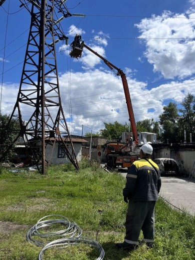 ДТЕК Київські електромережі повернув світло до усіх столичних осель після ворожого обстрілу