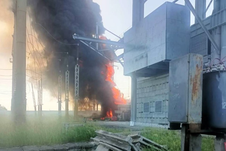 Енергетики ДТЕК Дніпровські електромережі заживили 139 населених пунктів Дніпропетровщини після атаки на енергооб’єкт