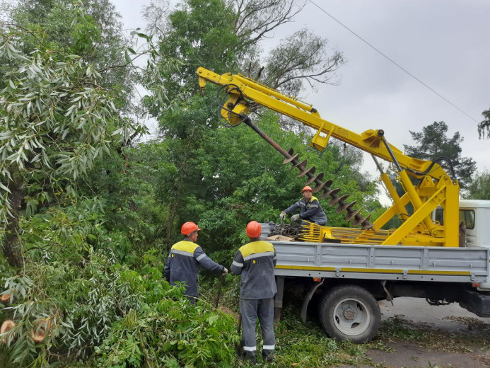 Енергетики ДТЕК Київські регіональні електромережі повернули світло для понад 79 тисяч родин після негоди