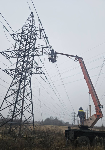 За дві доби на Київщині енергетики повернули світло понад 81 тисячу клієнтів після ворожих атак