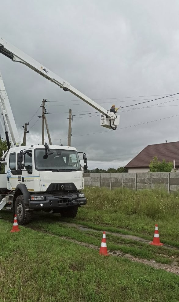 Енергетики ДТЕК Київські регіональні електромережі повернули світло понад 56 тисячам родин після негоди Енергетики ДТЕК Київські регіональні електромережі повернули світло понад 56 тисячам родин після негоди